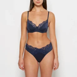Lace Thong Panty in*La Senza Discount